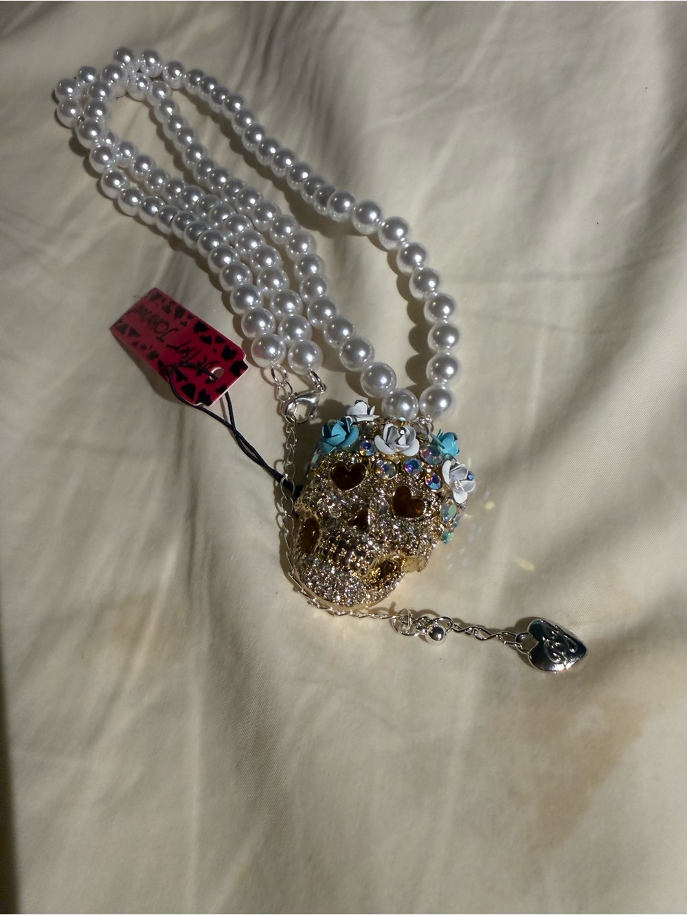 ☠️ Betsey Johnson stunning faux pearl & crystal sugar skull necklace ☠️